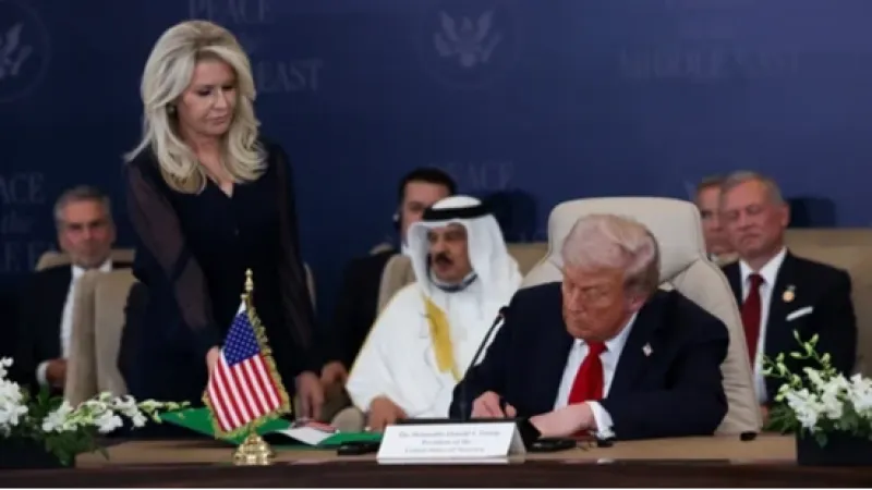 Sem Israel e Hamas, Trump assina no Egito acordo de cessar-fogo em Gaza