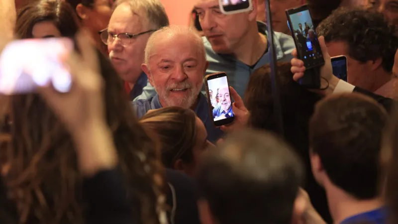 Lula agradece votos e diz que teve de vencer intromissão vinda de fora