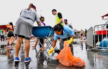 Cooperativa realiza coleta seletiva em evento de corrida na orla de Maceió