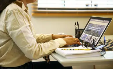 Pesquisa mostra que diferença salarial entre mulheres e homens caiu