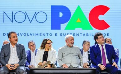 Dilma merece pedido de desculpas por impeachment, diz Lula