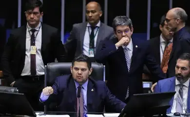 Câmara tenta votar Lei do Mar e Senado recebe Galípolo e Lewandowski