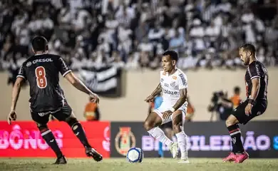 Tentando se aproximar da liderança, Santos visita o Botafogo-SP