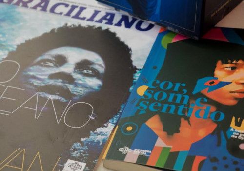 Imprensa Oficial homenageia Djavan com livro sobre a riqueza de seu trabalho