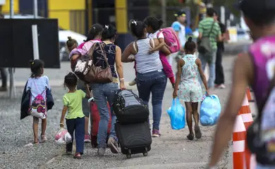 Caminhos da Reportagem mostra situação de imigrantes no país