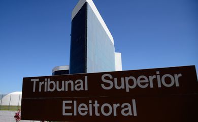 Maioria do TSE mantém decisão que declarou Bolsonaro inelegível