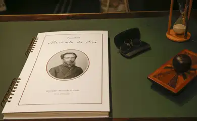 Manuscritos e primeiras edições recontam história de Machado de Assis
