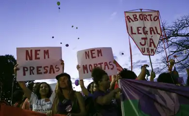 Lei obriga mulher a ver imagem de feto antes de aborto legal em Maceió