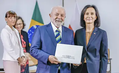 Lula recebe credenciais de 13 novos embaixadores