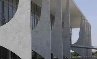 Lula sanciona com vetos renegociação das dívidas dos estados