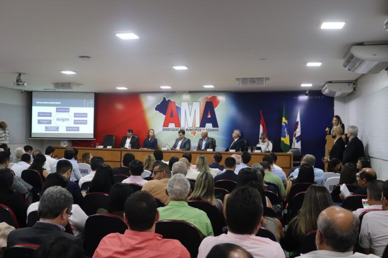 AMA e TCE discutem transparência e governança em reunião com gestores municipais