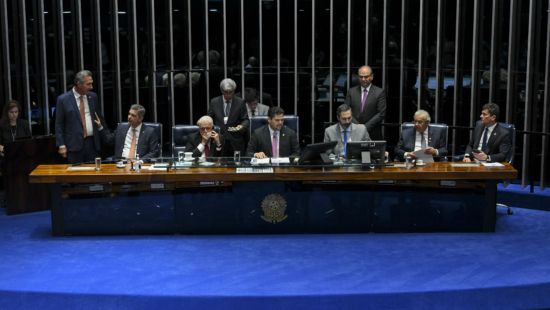PEC quer proibir aposentadoria como punição para militares e membros do Judiciário