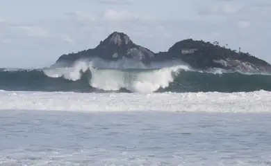 Jovens de 9 países participam de curso de pesquisas oceânicas no Rio
