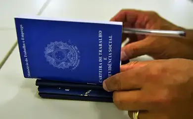 Taxa de desemprego sobe para 6,5% no trimestre encerrado em janeiro