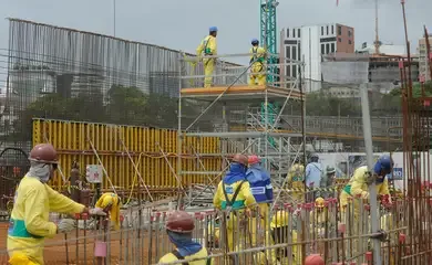 Mesmo na pandemia, emprego na construção cresceu 21,6%, revela IBGE