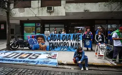 Julgamento da morte de Maradona desperta emoções e raiva na Argentina