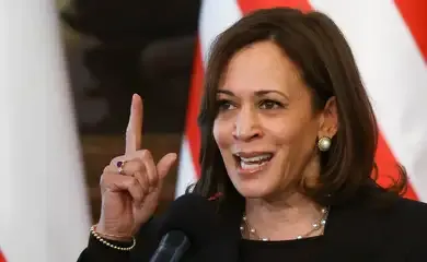 Kamala Harris sai da sombra de Biden para batalha de sua vida