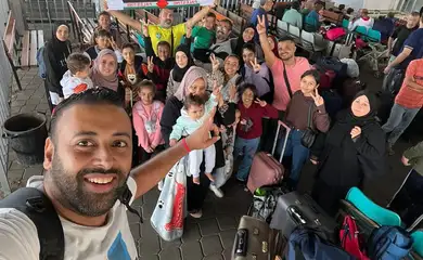 Brasileiros cruzam a fronteira de Gaza com o Egito