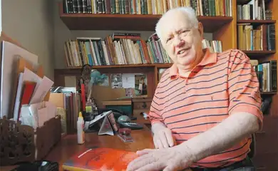 Documentário sobre vida e obra do poeta Affonso Ávila estreia no DF