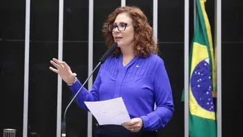 CCJ da Câmara avança no processo de cassação de mandato de Carla Zambelli