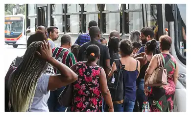 Taxa de desemprego fica em 6,6% no trimestre encerrado em abril