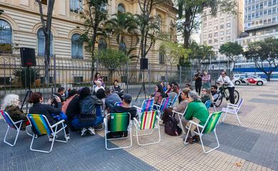 Aula em praça pública homenageia legado de Paulo Freire