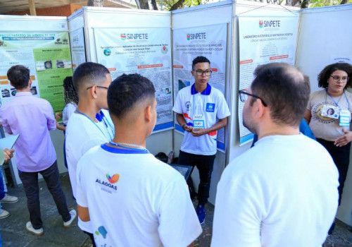 Educação encerra participação na Sinpete com 8 escolas premiadas