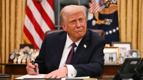 Depois de Canadá, México e China, Trump diz que também vai taxar a Europa