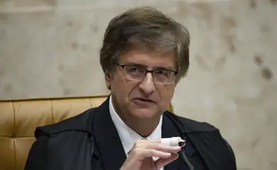 PGR é contra pedido de Bolsonaro para tirar Dino e Zanin de julgamento