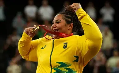 Com direito a recorde paralímpico, Tayana Medeiros conquista o ouro