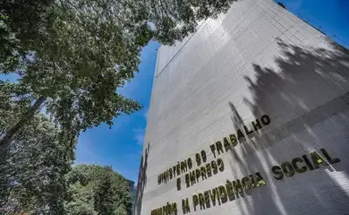 Prazo para empresas entregarem relatório salarial termina nesta quinta
