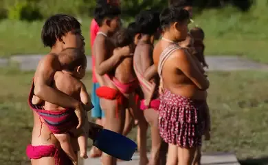 Caminhos da Reportagem volta à TI Yanomami dois anos após crise