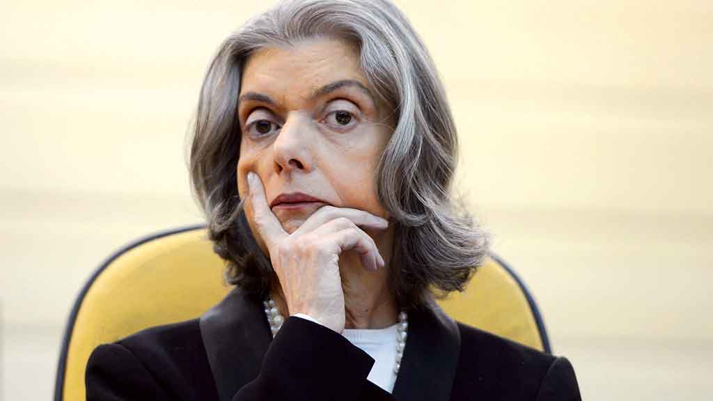 Cármen Lúcia dá cinco dias para Tarcísio de Freitas explicar homenagem a expoente da ditadura