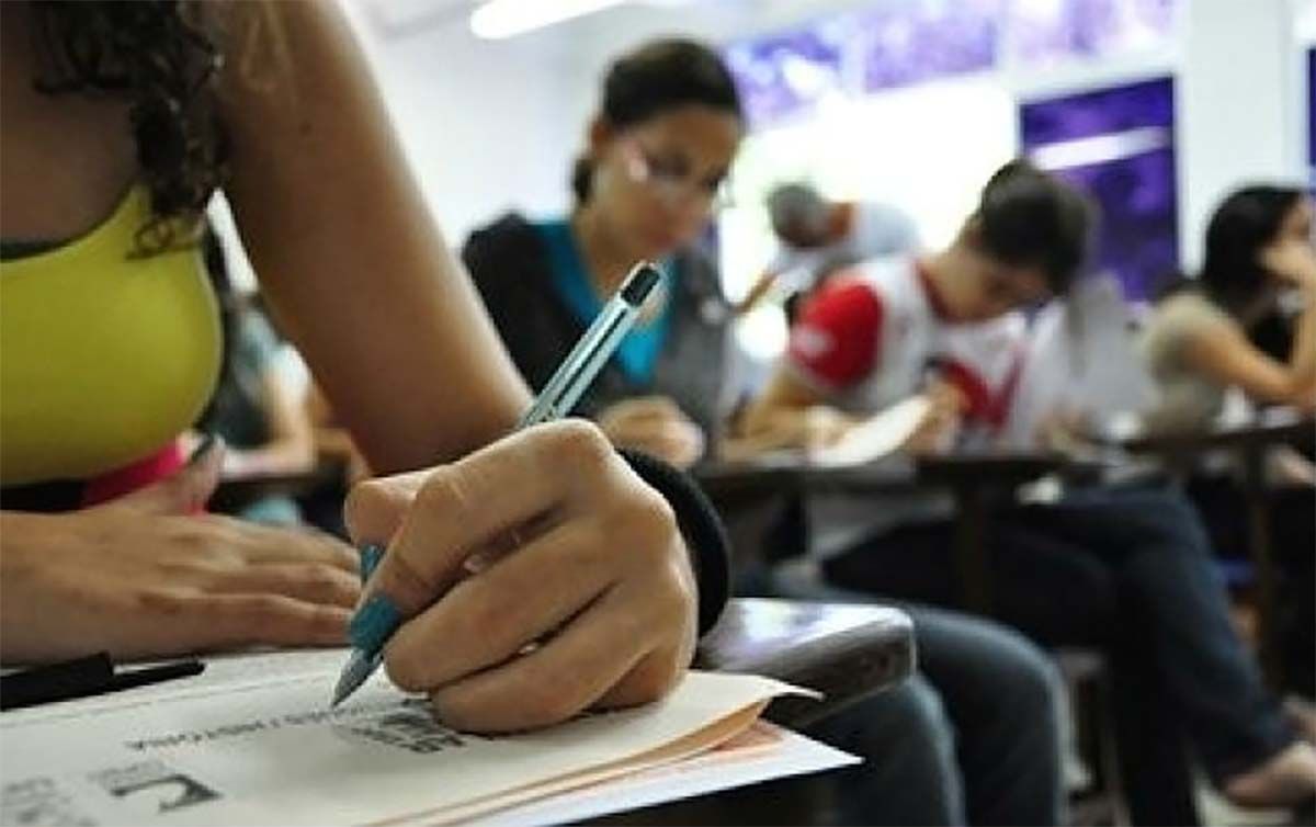 Professores contam como preparam alunos para prova de redação do Enem