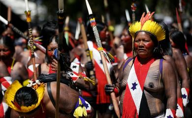 Mulheres indígenas marcham em Brasília contra violência