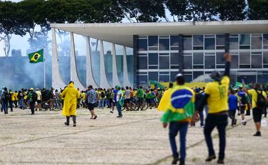 PGR quer transferir oficiais presos por omissão em atos golpistas