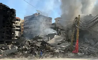 Israel bombardeia Beirute; Irã promete resposta em caso de ataque
