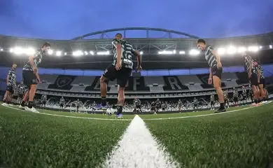 Futebol: gramado nos estádios vira tema de debate no Brasil e no mundo