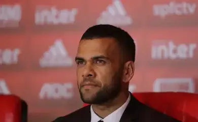 Em julgamento, duas mulheres afirmam que Daniel Alves as apalpou antes de suposto estupro