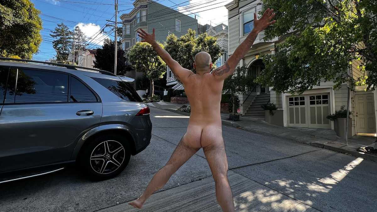 Ex-BBB Mahmoud faz tour em bairro LGBT em São Francisco