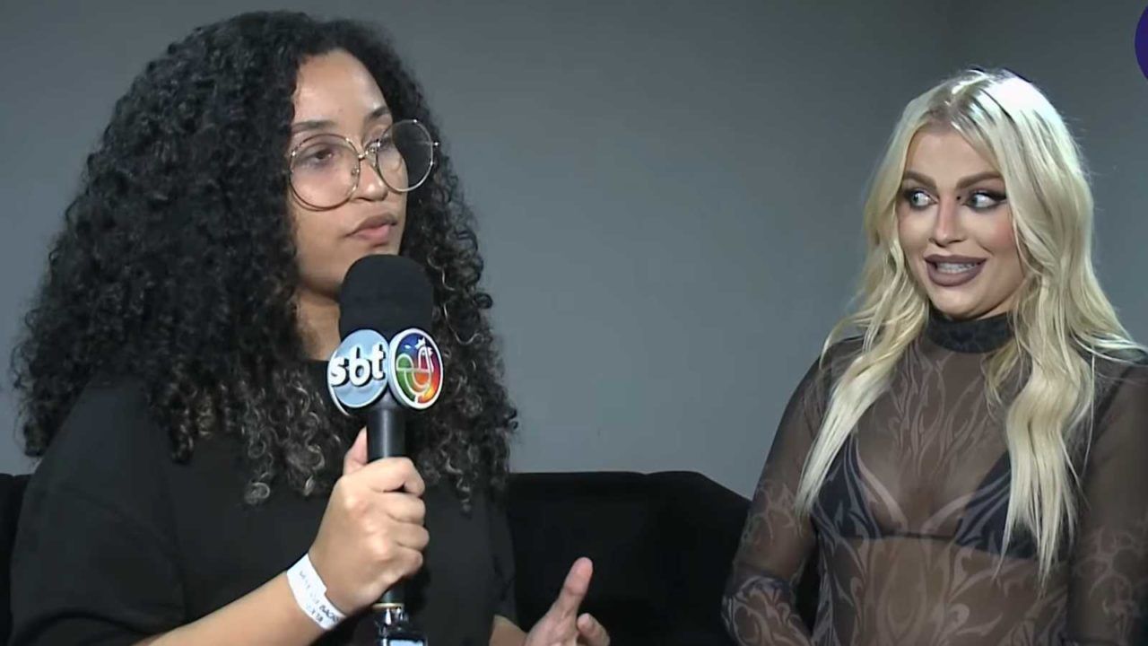 Luísa Sonza recebe cantada de repórter