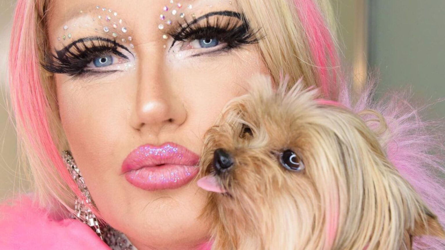 Xuxa fala sobre paixão por animais