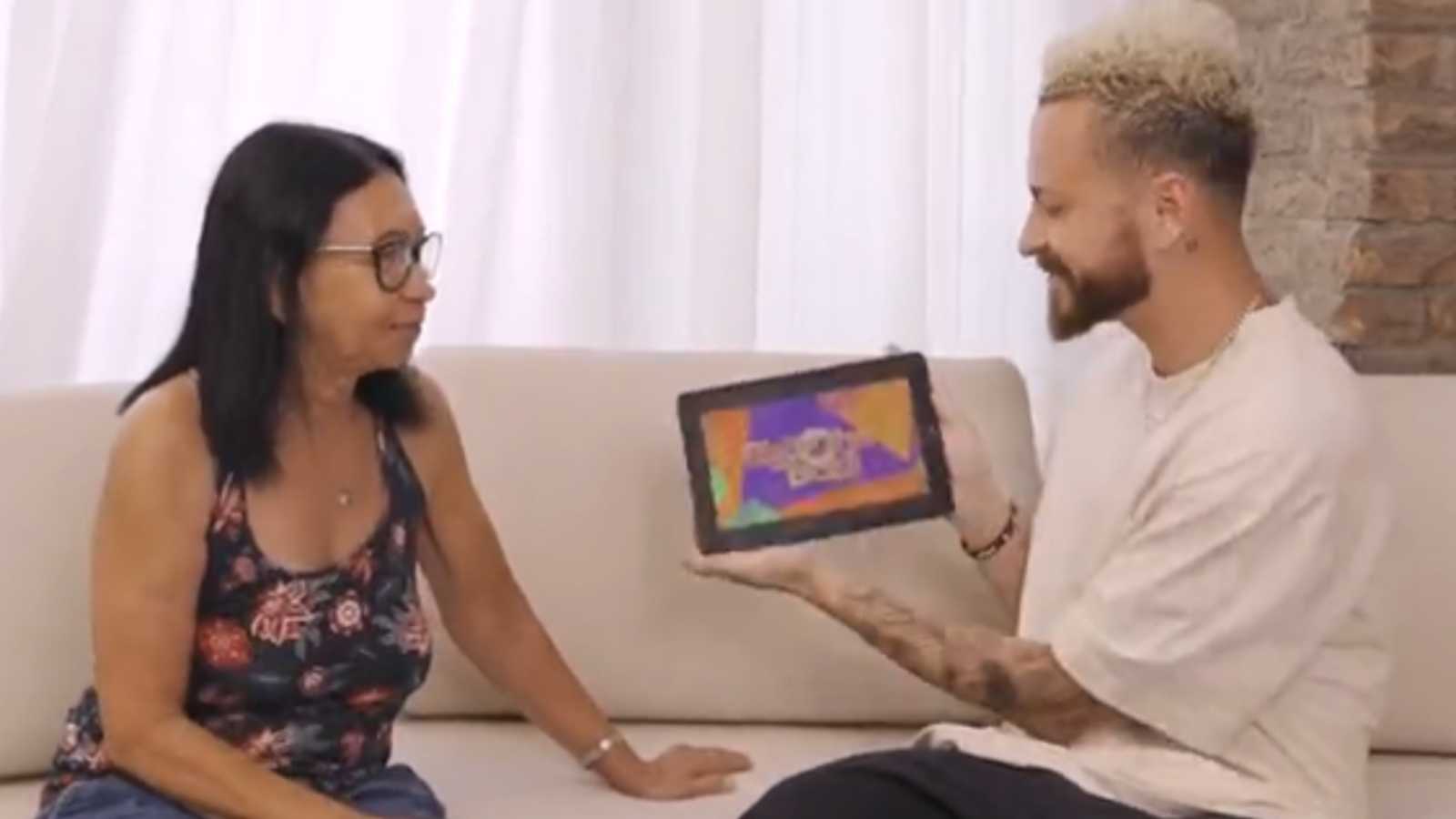 Mãe de Fred reage ao saber que filho estará no reality
