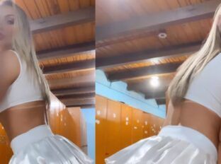 Andressa Urach sensualiza com figurino de apresentação