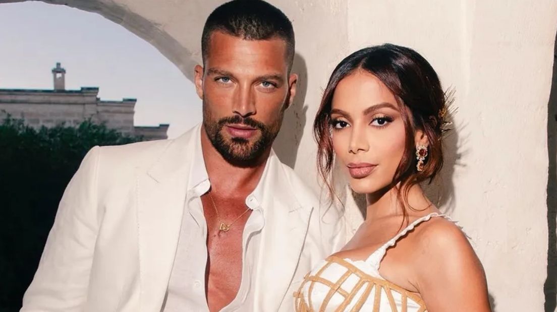 Simone Susinna se derrete por Anitta durante exercício