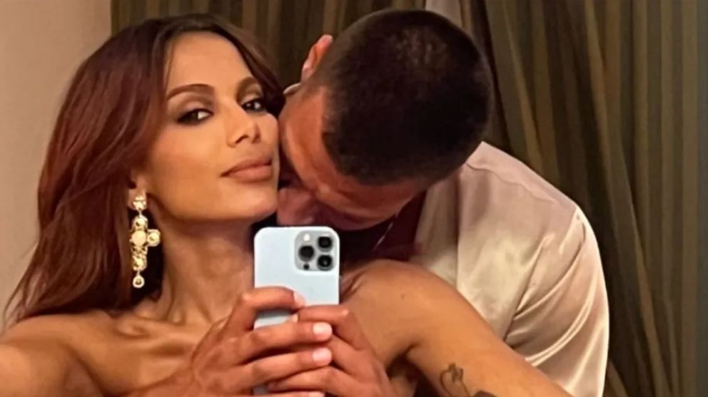 Em clima de romance, Anitta ganha chamego de Simone Susinna