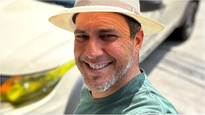 Andre Marques comemora 2 anos sem fumar: ‘Achava que ia ser impossível’