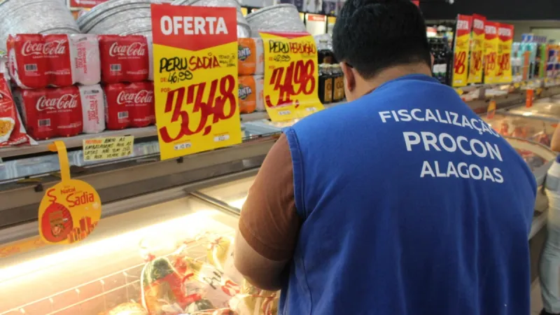 Procon Alagoas realiza pesquisa de preços de Natal