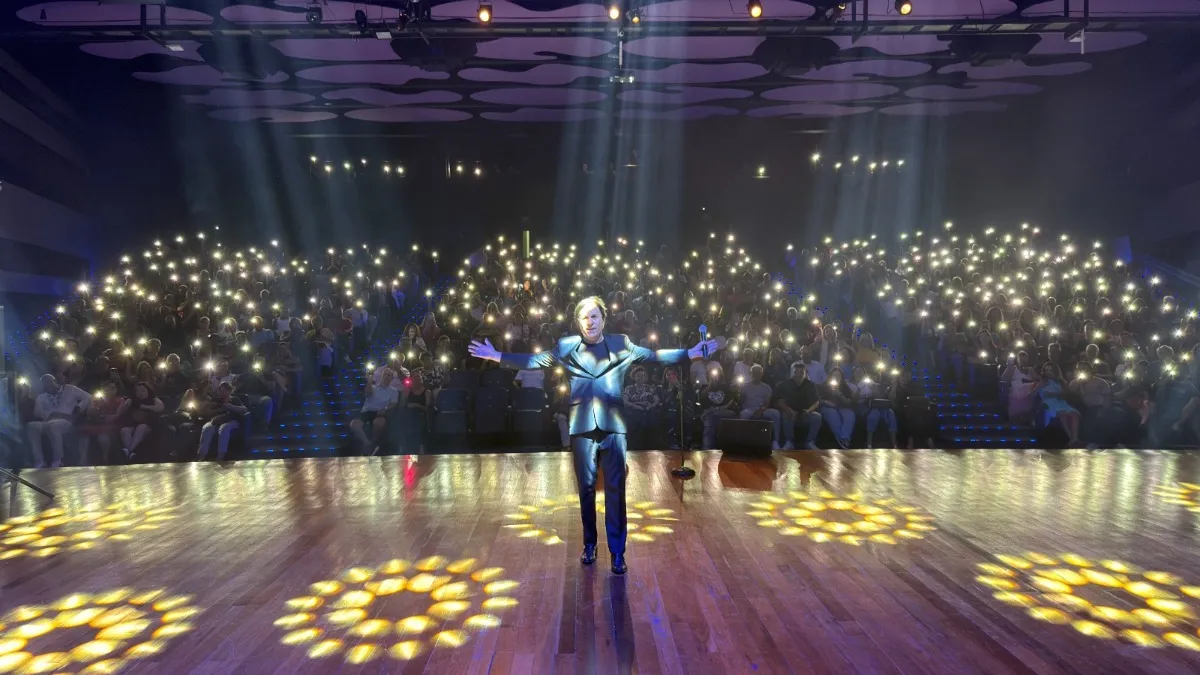 Ele está de volta! Tom Cavalcante chega a Maceió em agosto com “Tom ta on”
