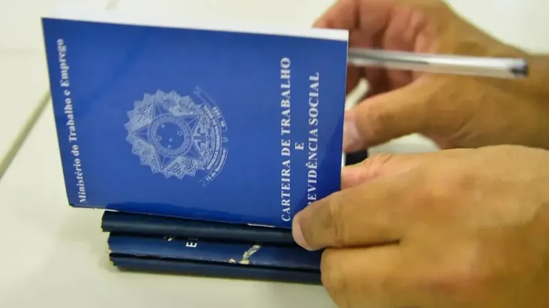 IBGE: desemprego cai para 5,2%, menor taxa da série histórica